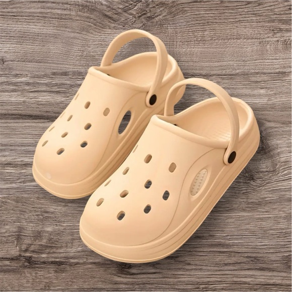 Brand New Clogs & Mules - Picture 3 of 3